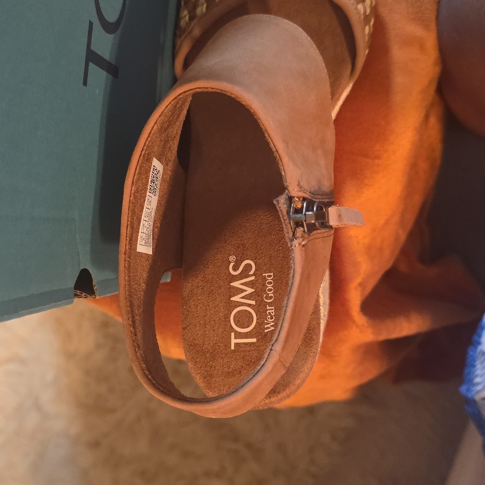 TOMS Women's Brown Wedge Sandals - Picture 2 of 16